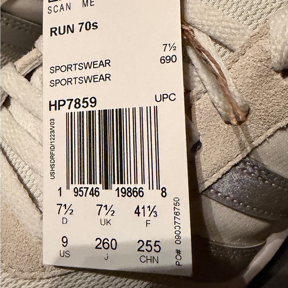 Adidas Run 70s Ladies Size 9 Beige, gray and White Sneakers‎ NEW - Picture 5 of 9